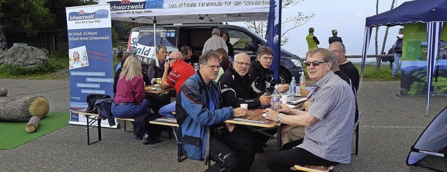 Das Schwarzwaldradio machte Station au...e eine Motorradfahrergruppe aus Kiel.   | Foto: Sylvia Timm