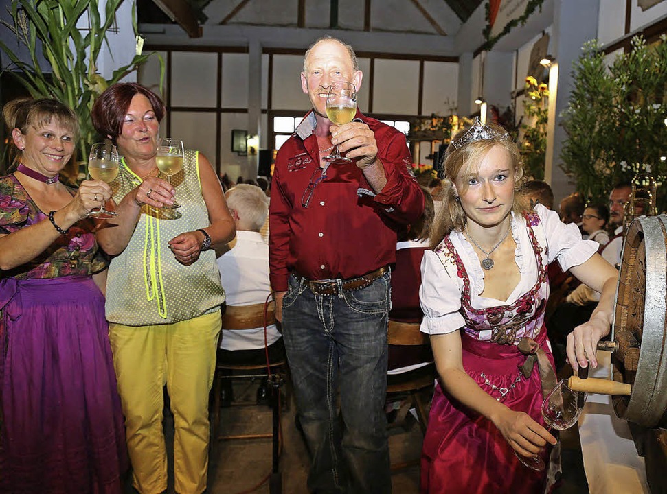 Beate Weber, Charlotte Götz,  Klaus Rö...) eröffnen die Münchweierer Weintage.   | Foto: fotos: sandra decoux-kone