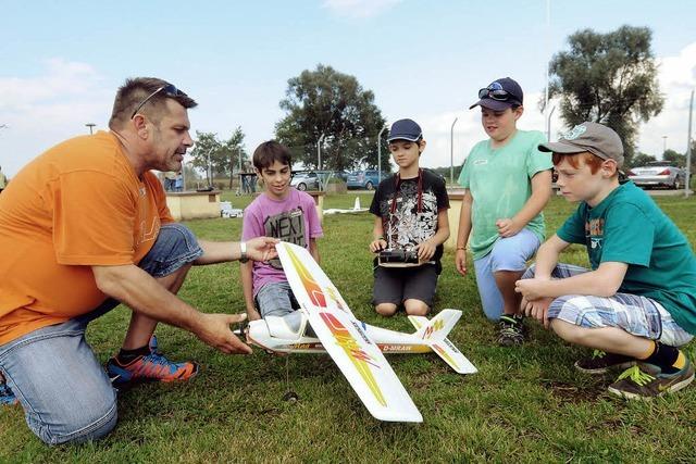 Kleine Piloten bleiben auf dem Boden