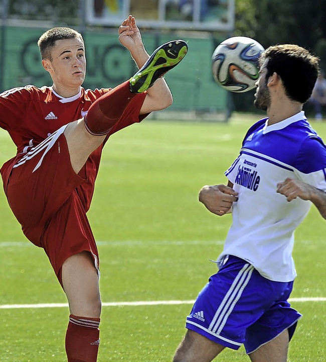 Felix Stterlin (links) bereitete zwei...e auf dem Konto. Rechts: Ivan da Silva  | Foto: Schn