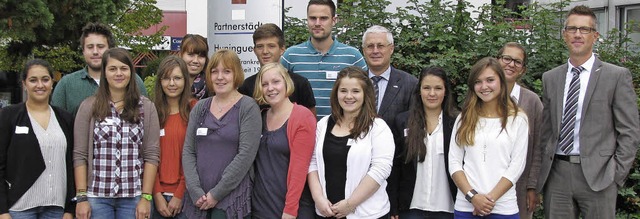 Gruppenbild mit OB Dietz (Fnfter von ...29 Auszubildenden der Stadtverwaltung   | Foto: Stadtverwaltung