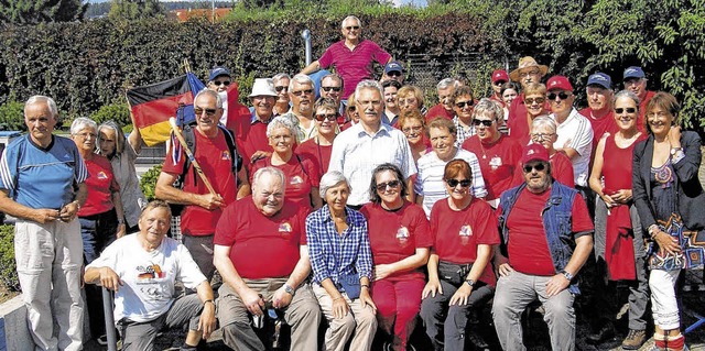 23 Wanderfreunde auf dem 180 Kilometer...e) Getrnke und Brezeln bereit hielt.   | Foto: reichart