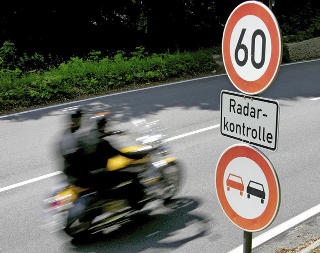 Die 60er-Zone auf der B500 beim Schluc...eraten Fahrer dort in die Radarfalle.   | Foto: Symbolfoto:  dpa