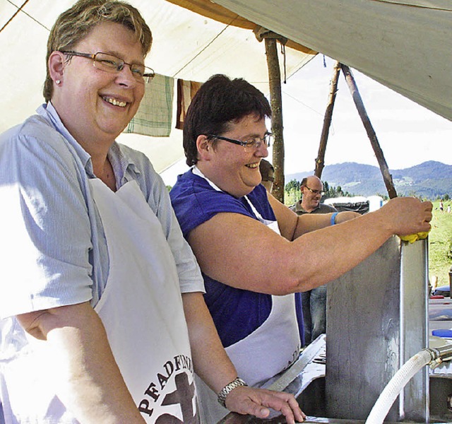 Whrend die wahren Heldinnen der Zelts...tadt zhlte  die Bar namens Schtte.    | Foto: Jrn Kerckhoff