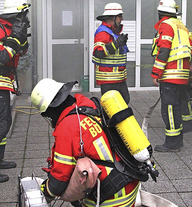 Atemschutztrger der Btzinger Wehr be...vor &#8211; allerdings nur zur bung.   | Foto: Horst David