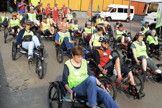 40 Menschen mit Multipler Sklerose fahren in und um Freiburg Liegedreirad