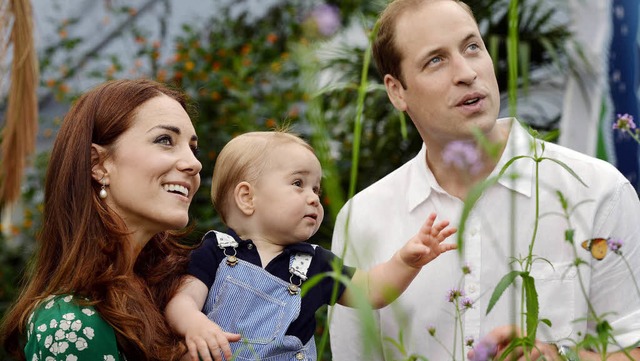 Kate und William mit ihrem Sohn George...Naturhistorischen Museums in  London.   | Foto: AFP