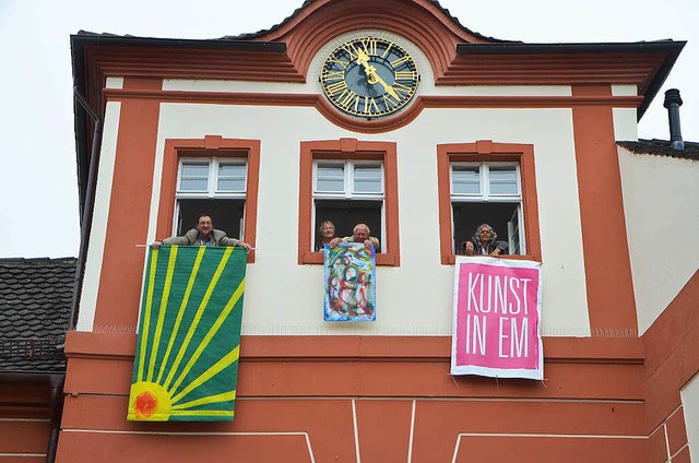 Aktivitten zum Knstlermarkt: Werner ...run Kirschhfer am Ort des Geschehens.  | Foto: Sylvia-Karina  Jahn