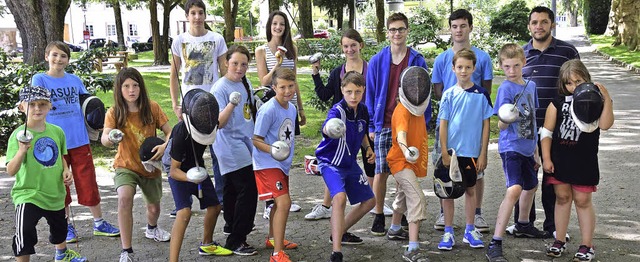 Spa am Fechten hatten diese Kinder in der Schlettstadtallee.   | Foto: Hubert Bleyer