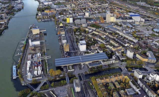 Hier wird gefeiert: Blick von oben auf das Basler Hafen-Areal  | Foto: Vision on wings Manfred Richter