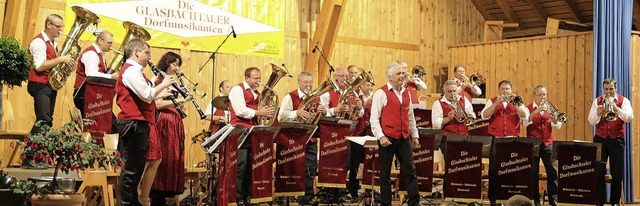 Die Glasbachtaler Dorfmusikanten in ihrem Element  | Foto: Heinrich Fehrenbach