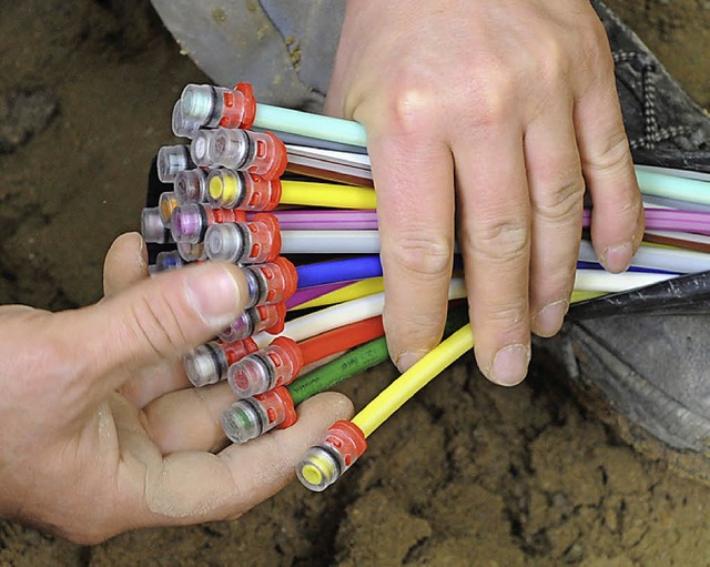 Hchenschwand will auch Anschluss ans Glasfasernetz.  | Foto: Peter Kneffel/dpa