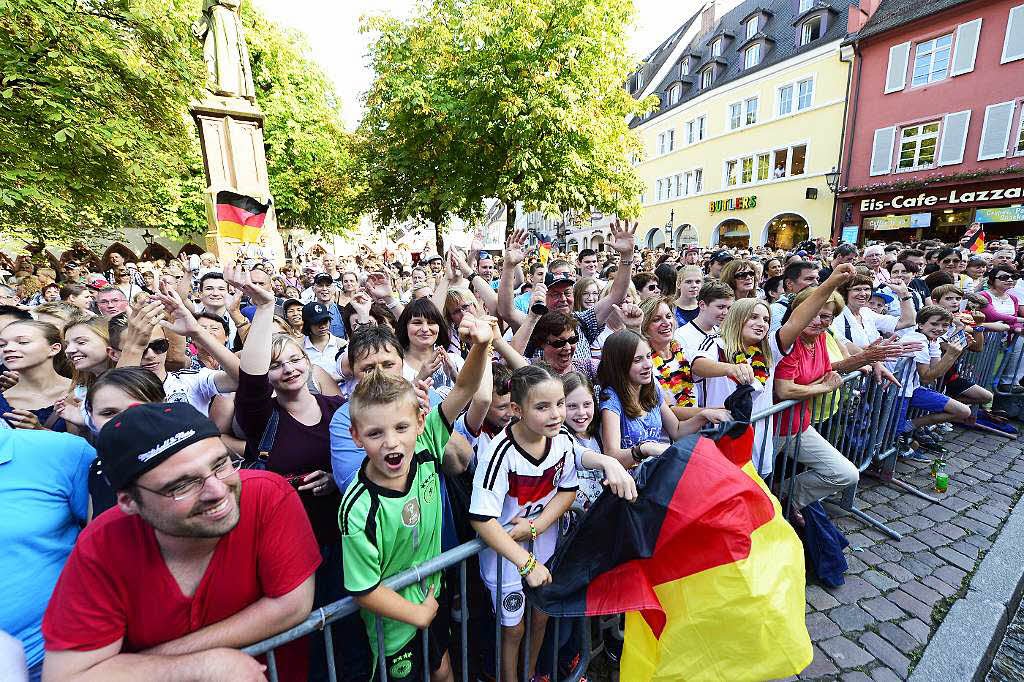 Freiburg hat Bundestrainer Lw einen rauschenden Empfang bereitet.