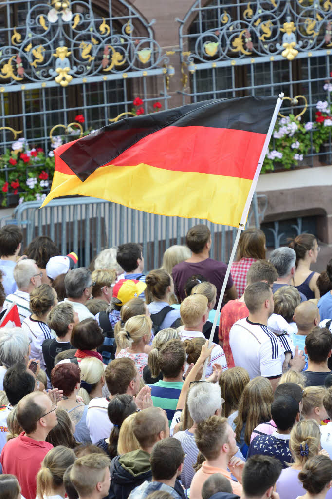 Freiburg hat Bundestrainer Lw einen rauschenden Empfang bereitet.