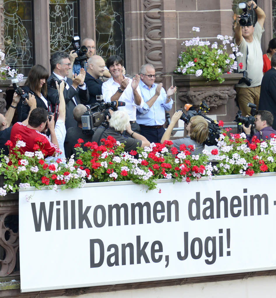 Freiburg hat Bundestrainer Lw einen rauschenden Empfang bereitet.