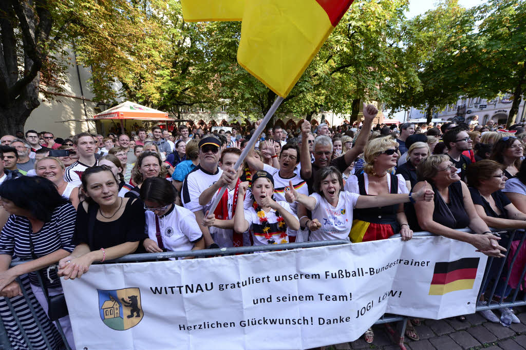 Freiburg hat Bundestrainer Lw einen rauschenden Empfang bereitet.