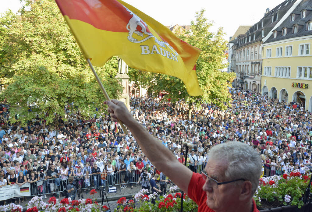 Freiburg hat Bundestrainer Lw einen rauschenden Empfang bereitet.