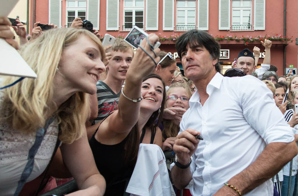 Freiburg hat Bundestrainer Lw einen rauschenden Empfang bereitet.