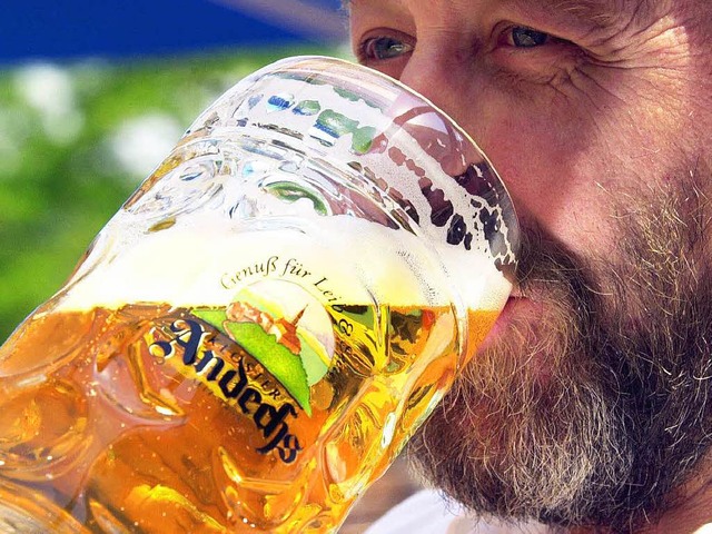 Verbraucher schtzen  Produkte mit kir...ergrund wie das Andechser Klosterbier.  | Foto: DPA