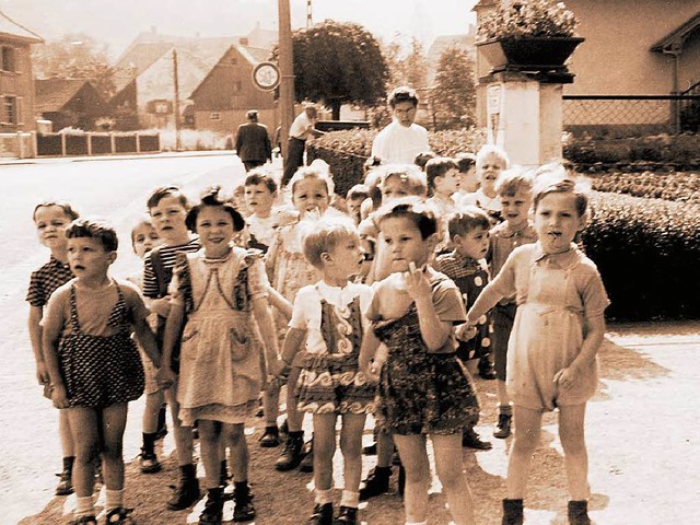 Ausflugszeit: Kinder aus dem Waisenhaus Gnterstal in den 1950er Jahren   | Foto: Privat