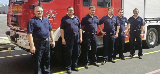 Kommandant Thomas Roth (2. von links) ...utachterteam von der Zeller Feuerwehr   | Foto: Privat