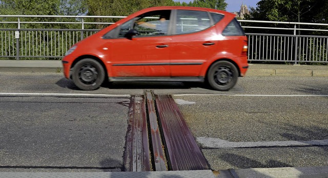 Tglich fahren tausende Autos und Last...ind, muss es nun ausgetauscht werden.   | Foto: Felix Held