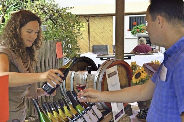 Weinmarkt im malerischen Dorfkern