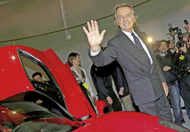 Ciao, Scuderia: Luca di Montezemolo nimmt Abschied von den roten Rennern.   | Foto: dpa