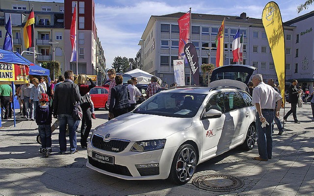 Neuheiten auf dem Automarkt laden zum Schauen.   | Foto: pm