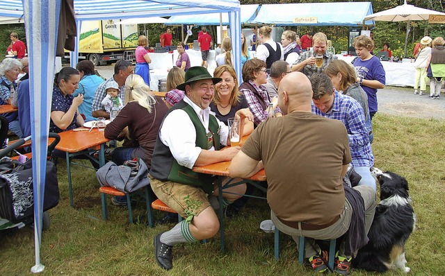 Auch die Trachtenfreunde aus Mnsing w...erwehr Todtnaubreg auf der Bergerhh.   | Foto: Ulrike Jger