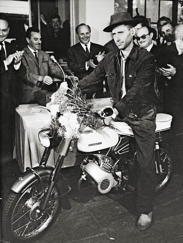 Der Mann mit dem Moped &#8211; Armando...iner Ankunft in Kln im September 1964  | Foto: dpa