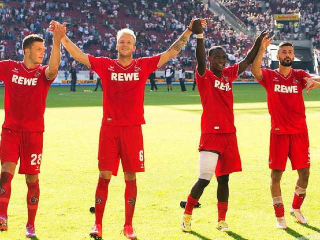 Hnde hoch 1: Die Klner Kevin Wimmer,...jubeln nach dem 2:0-Sieg in Stuttgart.  | Foto: dpa