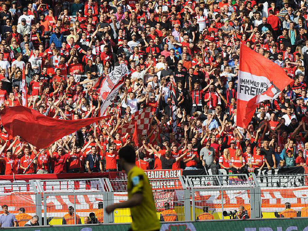 ber 3000 Freiburger untersttzten den Sportclub.