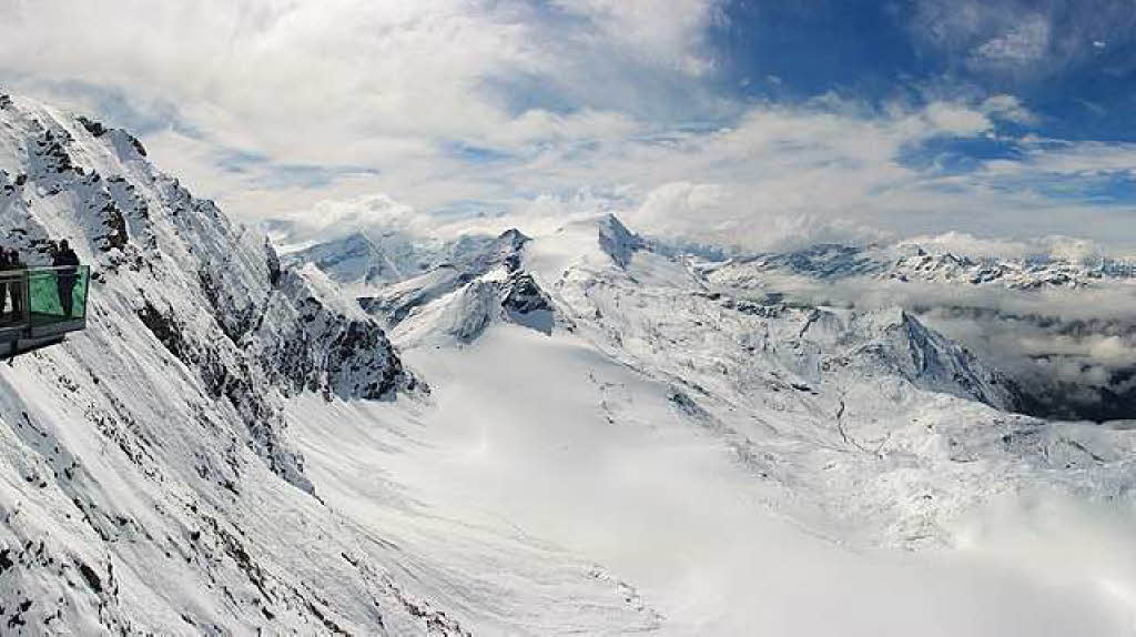 Urlaub in sterreich. Aufgenommen in einer Hhe von 3029 Meter  auf dem Kitzsteinhorn bei Sonne und minus drei Grad.