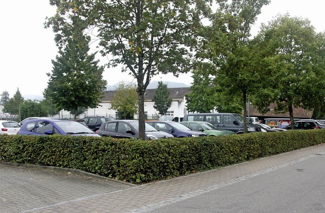 Der sogenannte &#8222;Lehrerparkplatz&...it mehr Parkflche geschaffen werden.   | Foto: Heiner Fabry