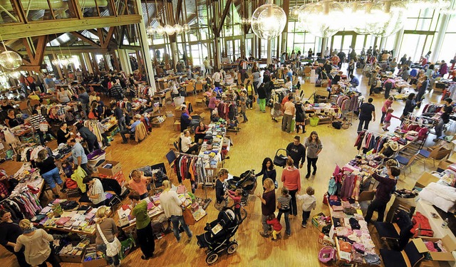 Volles Haus in der Sternenberghalle: D...heimer Kindersachenmarkt ist beliebt.   | Foto: Wolfgang Knstle