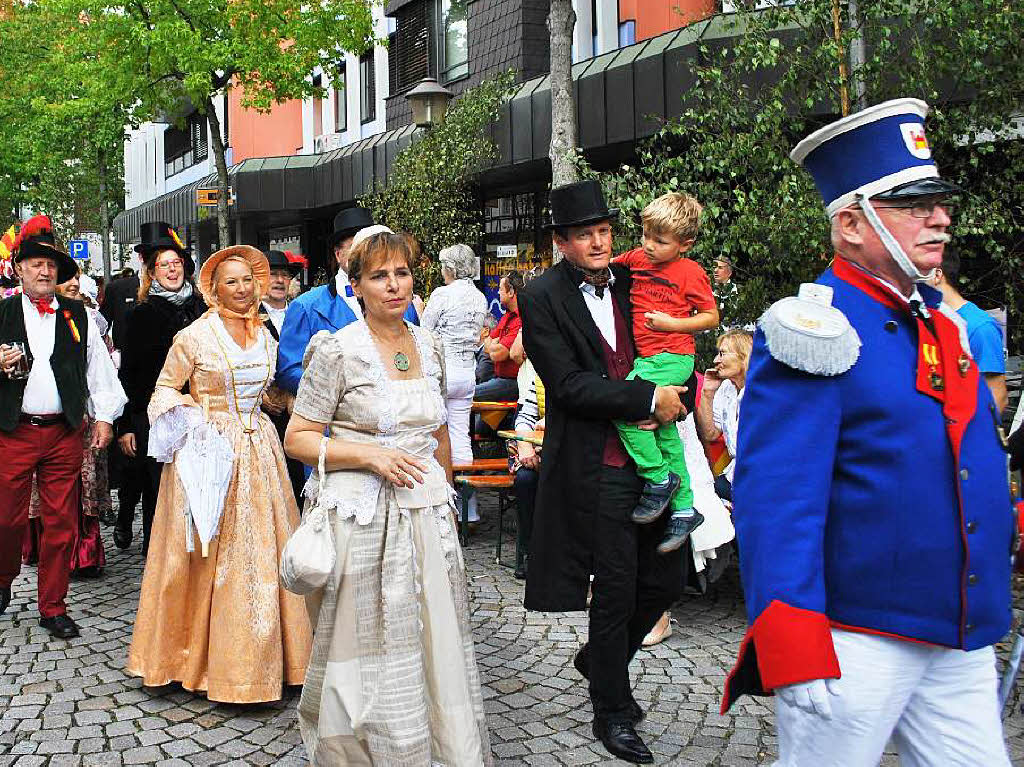 Oberbrgermeisterin Edith Schreiner im weien Brgerkleid ber den Freiheitstag: „Unser Nationalfeiertag“
