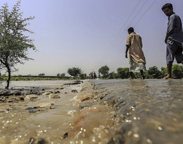 Weite Teile Ostpakistans sind berflutet.  | Foto: dpa