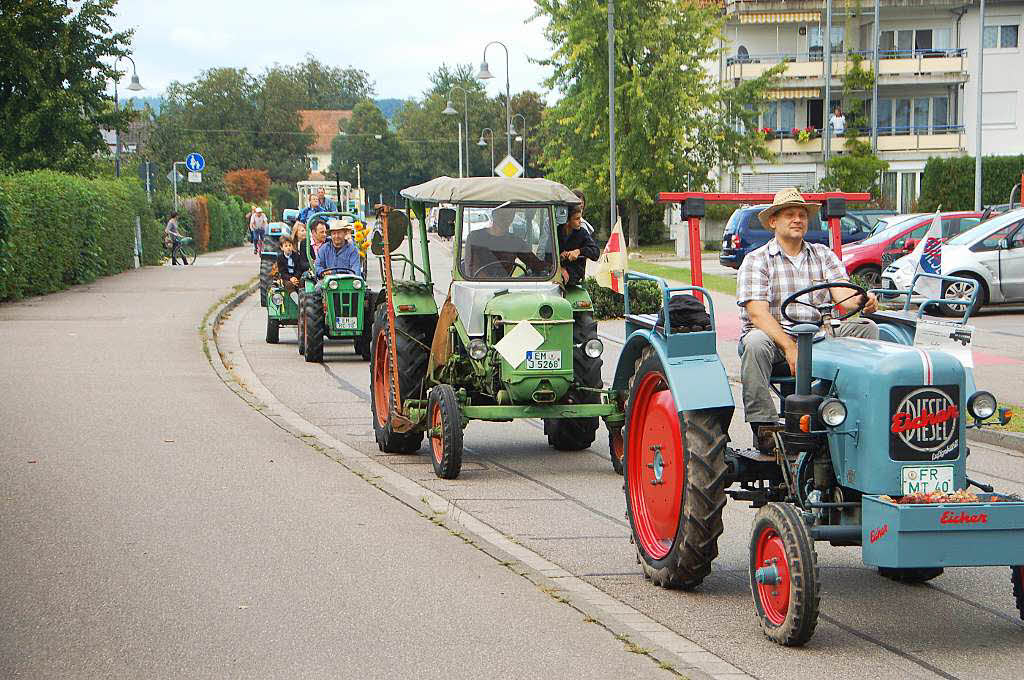 Im Heidach unterwegs  und am St.Cyr-Kreisel vorbe iauf die Waldkircher Strae