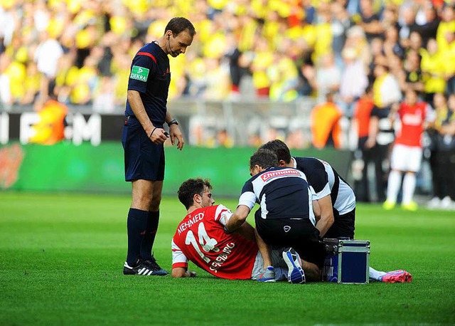 Admir Mehmedi verletzte sich beim Spiel gegen Dortmund.  | Foto: Meinrad Schn