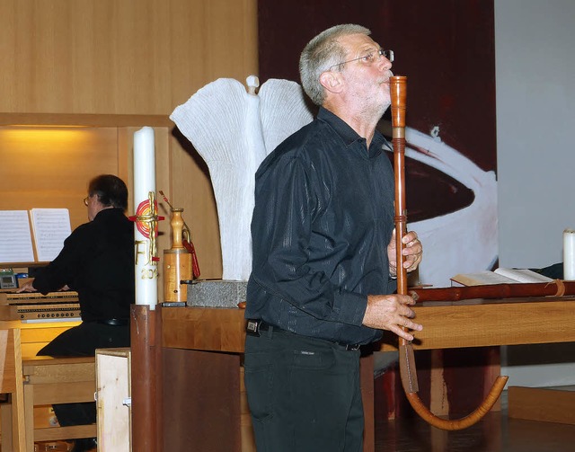 <Text>Mit Instrument von anno dazumal:...t von Karl Echle an der Orgel. </Text>  | Foto: frank leonhardte