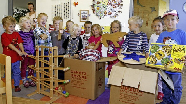 Freudiges Auspacken: Die Kinder sind w... in ihren Kindergarten zurckgekehrt.   | Foto: heidi fssel