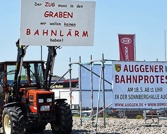 Die Brger protestieren, die Politiker...n Mllheim und Auggen gefordert wird.   | Foto: Sigrid Umiger