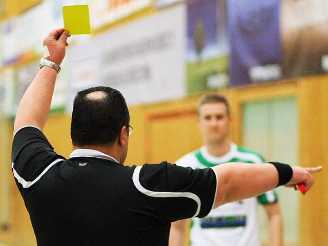 Entscheiden, wenn es notwendig ist &#8211; Schiedsrichter im Handball   | Foto: Buss