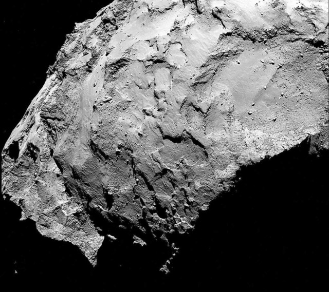Auf diesem Teil des Kometen Tschuri soll das Landegert Philae aufsetzen.  | Foto: dpa