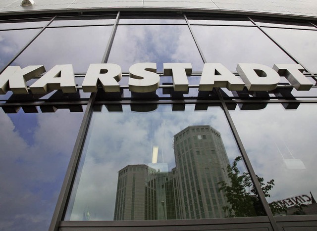 Bei Karstadt wird gespart.   | Foto: AFP