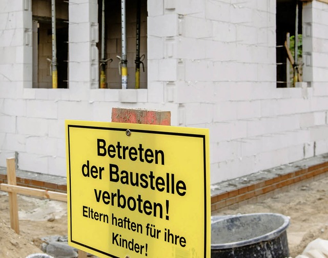 Bis das Feuerwehrgertehaus in Mnchin...tragten Zuschsse noch nicht flieen.   | Foto: Dpa