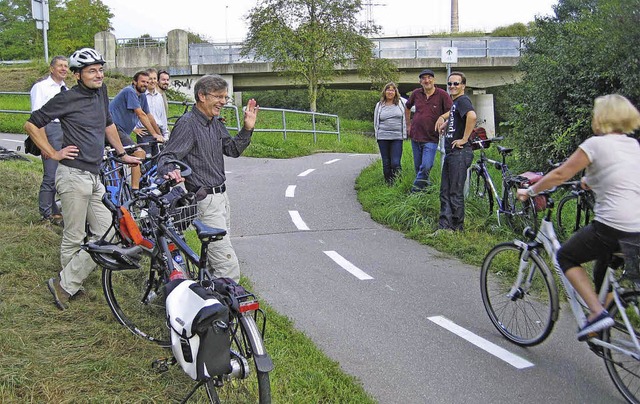 Bei den Brckenunterfahrungen entlang ...gegnung von Radfahrern und Fugngern.  | Foto: Wolfgang Gckel