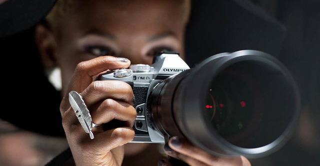 Trotz leistungsfhiger Smartphones &#8...bleiben ein  Thema auf der Photokina.   | Foto: dpa