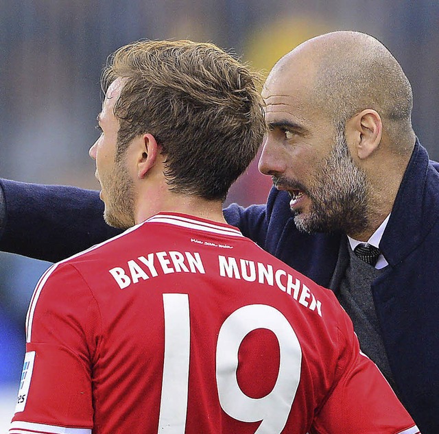 Zeigt er Mario Gtze den Weg ins Final...Berlin? Trainer Pep Guardiola (rechts)  | Foto: dpa